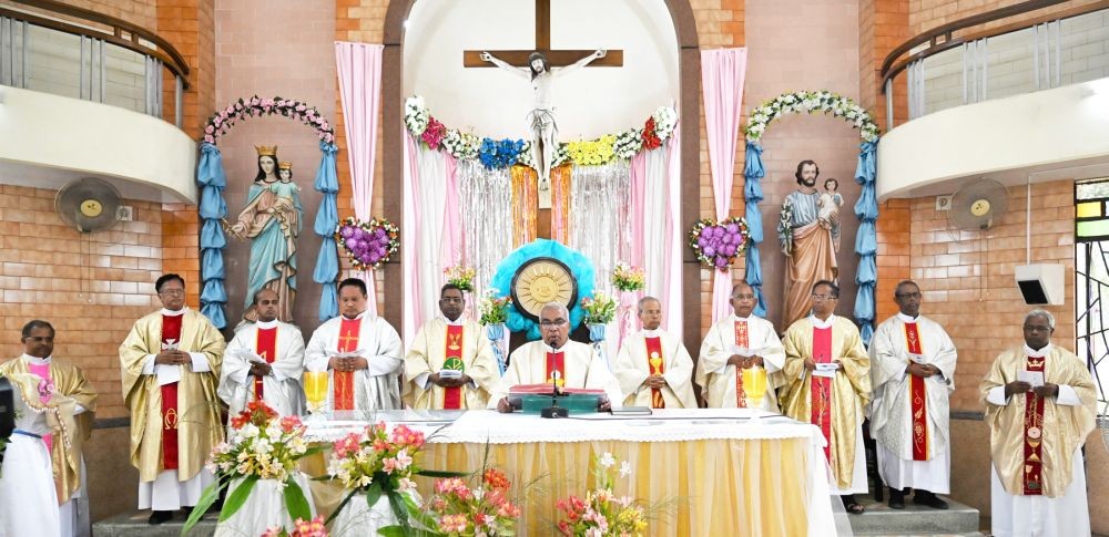 Salesian province of Dimapur honouring the 11 priests during the mass at Salesian College, Dimapur on September 29. (Photo courtesy: Fr Jaojian Daniel Gangmei)
